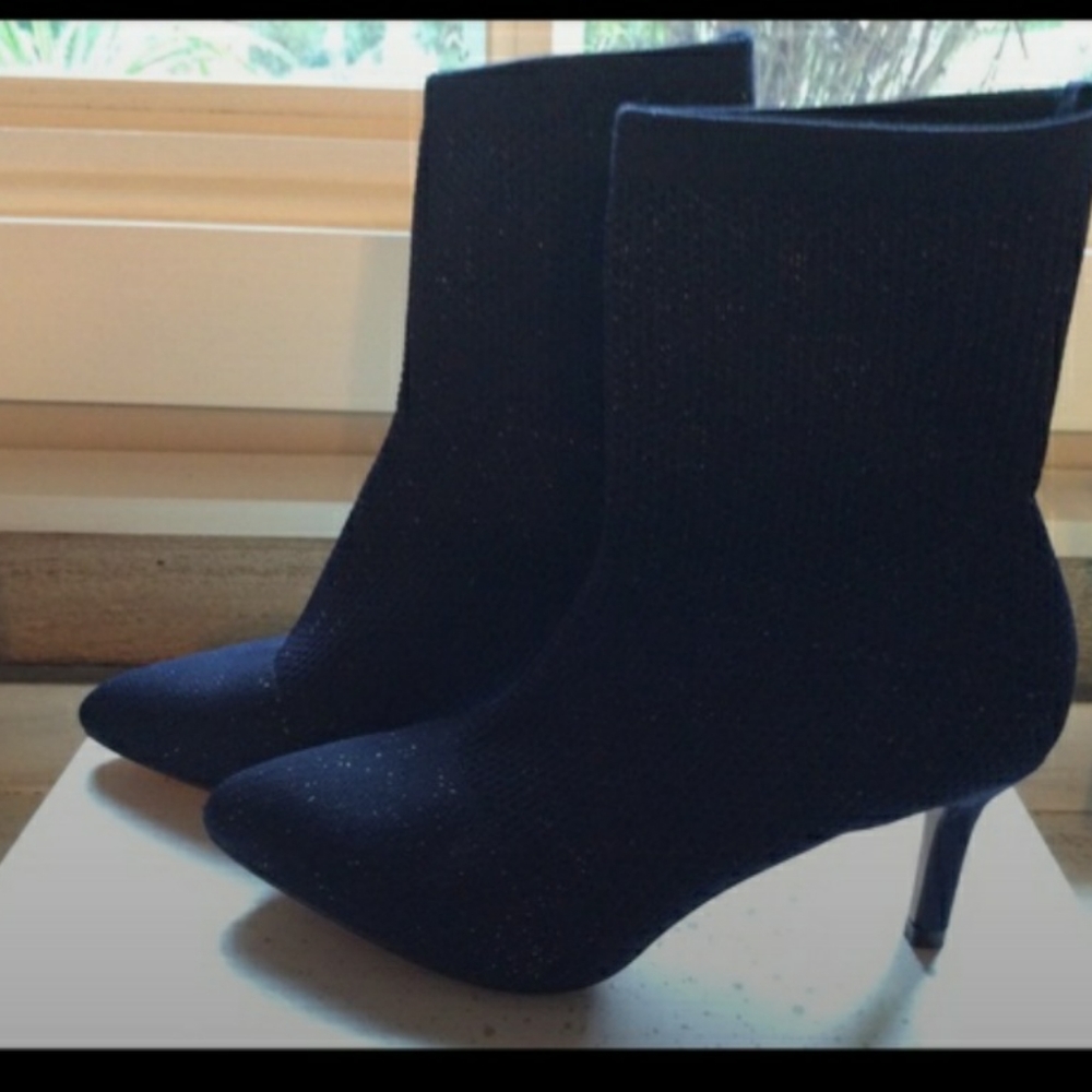 CATHERINE 6.5 Knit Boots Heels Navy Blue Sparkle